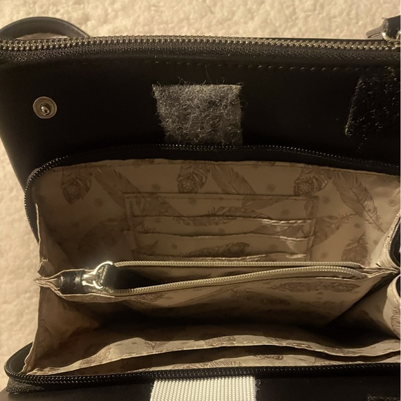 Clarks Black Crossbody Utilitarian Expanded Functional Shoulder Bag - Picture 5 of 8